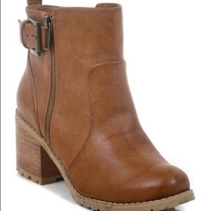 Restricted camel solo bootie size 6.5